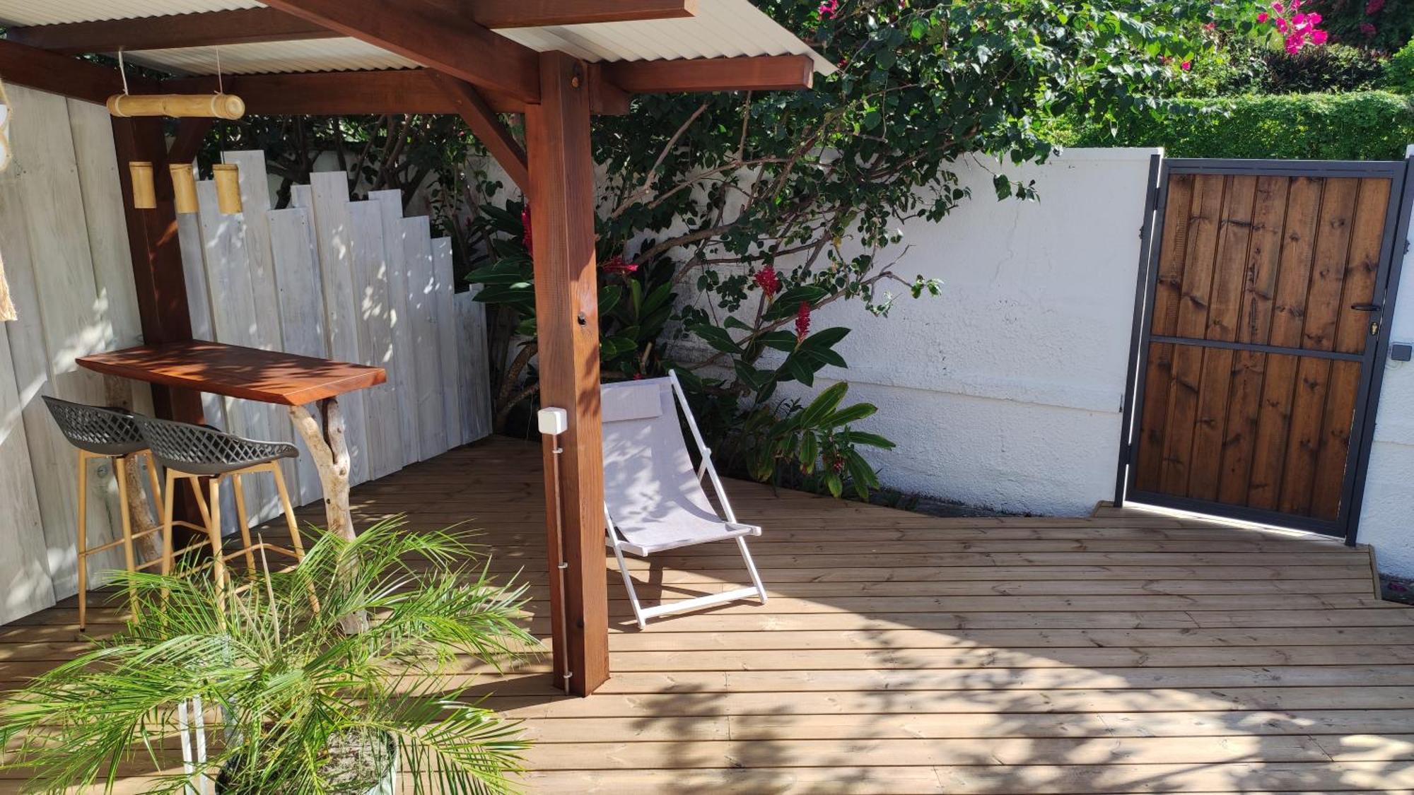 Les Coulirooms - Suite Avec Jacuzzi Et Grande Terrasse Сент-Анн Екстер'єр фото